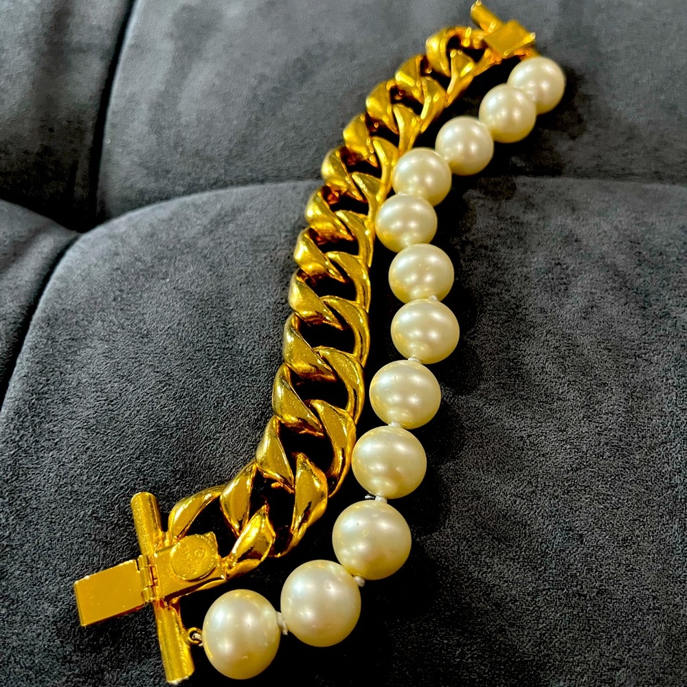 Authentic Chanel 24K gold plated vintage bracelet with pearls